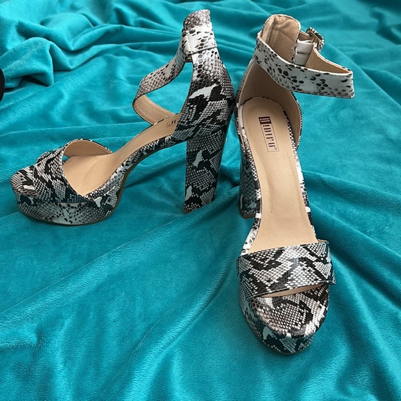 Snakeskin Heels - Picture 3 of 10